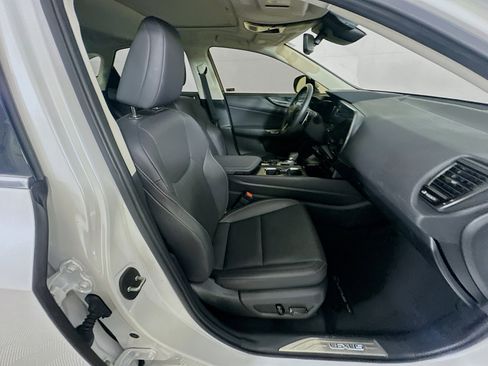 Used 2024 Lexus NX 250 FWD w/ Towing Package (2000 Lbs) image 32