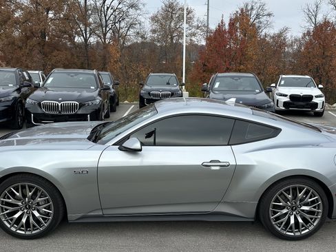Used 2025 Ford Mustang GT Premium image 7