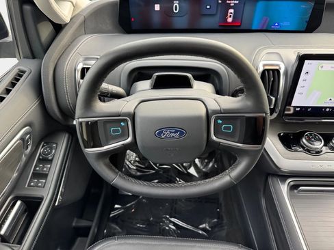 Used 2026 Ford Expedition Platinum w/ Driver's Package AWD/4WD image 16