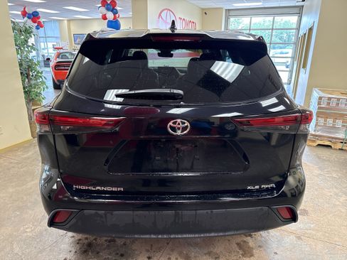 Used 2025 Toyota Highlander XLE AWD/4WD image 9
