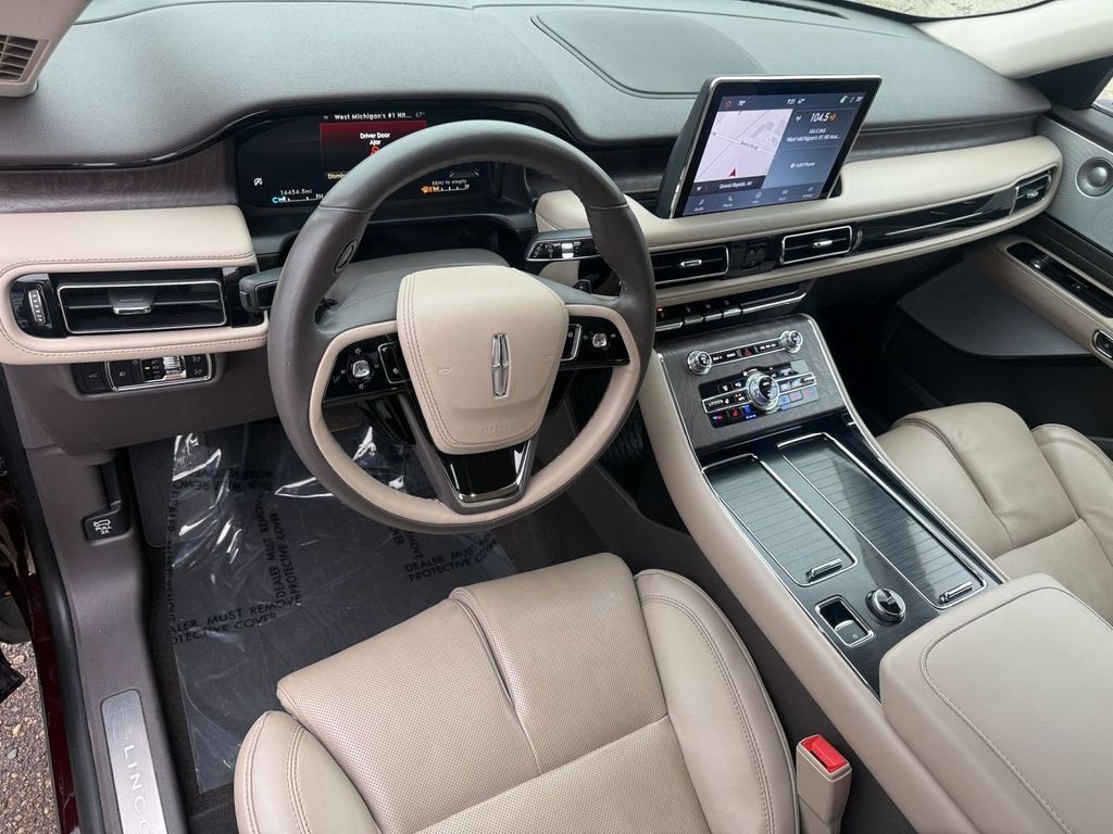 Certified 2024 Lincoln Aviator Reserve w/ Equipment Group 201A AWD/4WD image 11