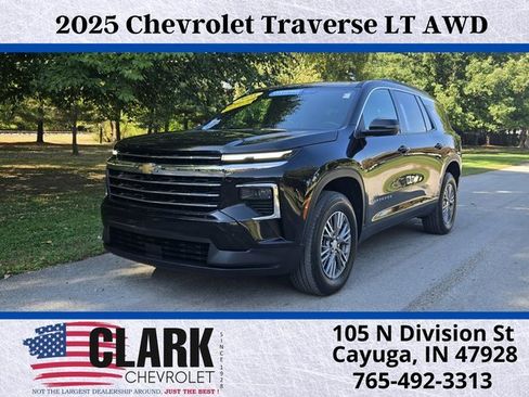 Used 2025 Chevrolet Traverse LT image 1