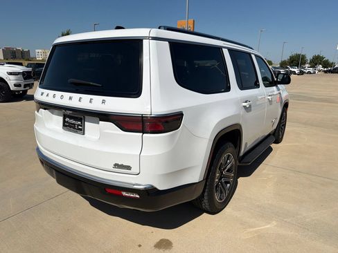 Used 2024 Jeep Wagoneer Series II w/ Flexible Seating Group AWD/4WD image 5