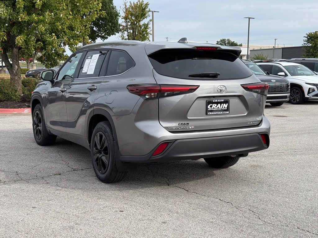 Used 2025 Toyota Highlander XLE AWD/4WD image 5