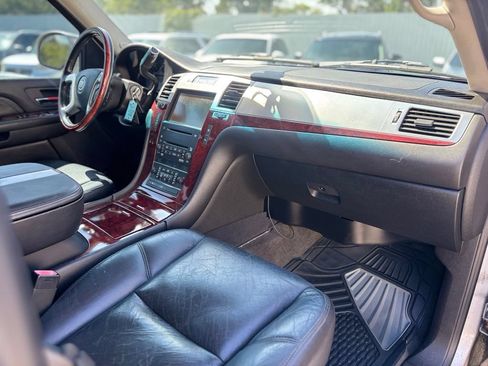 Used 2007 Cadillac Escalade AWD w/ Information Package image 13