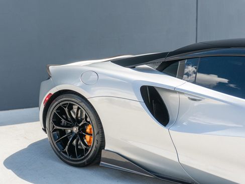 Used 2023 McLaren Artura RWD image 37