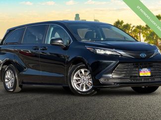 Used 2024 Toyota Sienna LE video 2