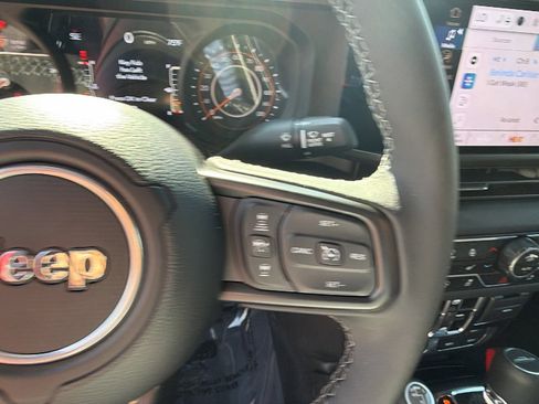 Used 2025 Jeep Gladiator Rubicon image 28