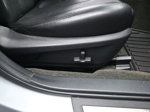 Used 2014 Subaru Outback 2.5i Limited image 16