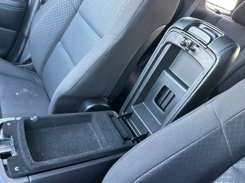 Used 2019 Jeep Grand Cherokee Laredo image 32