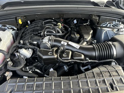 Used 2024 Jeep Grand Cherokee Laredo X image 9