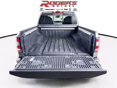 Used 2022 Nissan Frontier SV image 23