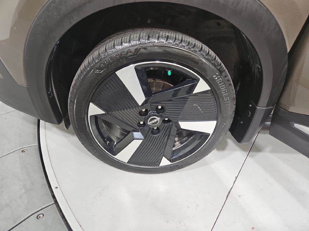 Certified 2025 Nissan Kicks SR FWD image 27