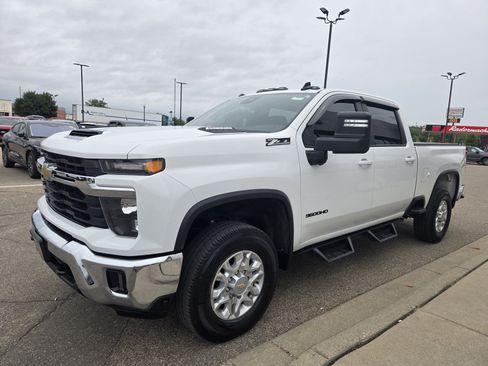 Used 2024 Chevrolet Silverado 3500 LT w/ Safety Package image 17