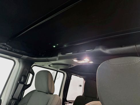 Used 2022 Jeep Wrangler Unlimited Sport AWD/4WD image 23