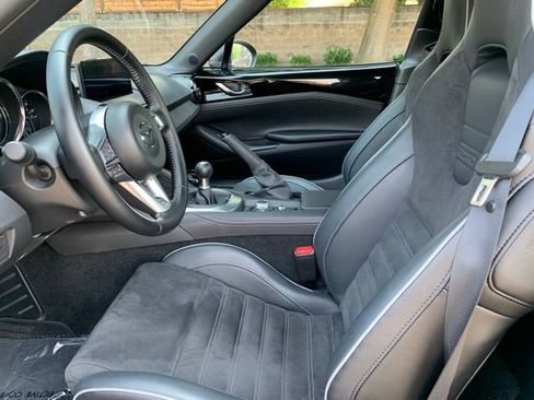 Used 2024 MAZDA MX-5 Miata RF Club RWD image 11