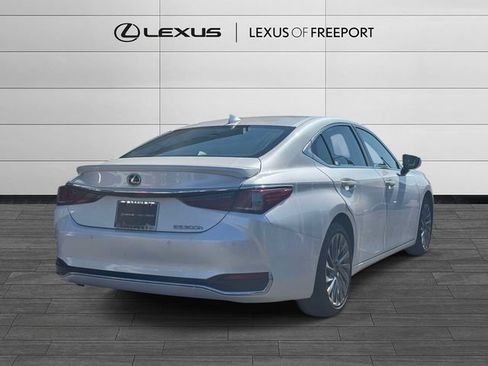 Used 2024 Lexus ES 300h w/ Luxury Package FWD image 4