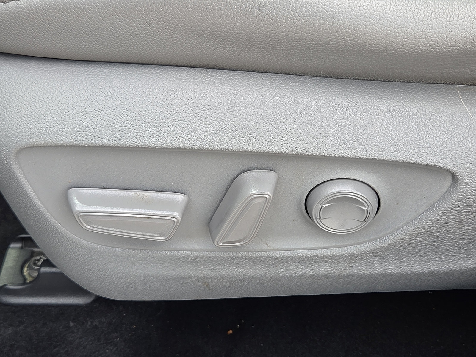 Used 2021 Toyota Highlander Limited FWD image 16