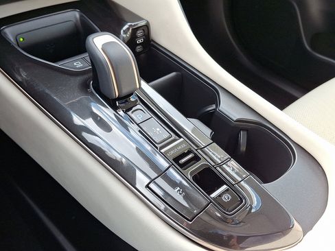 Certified 2025 Toyota Crown Limited w/ Advanced Technology Package image 17