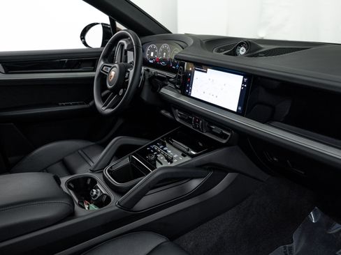 Certified 2025 Porsche Cayenne Coupe AWD/4WD image 12