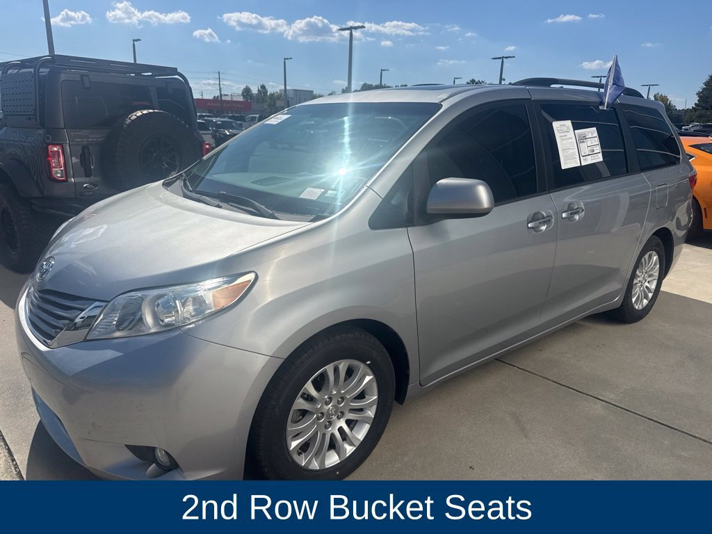 Used 2017 Toyota Sienna Limited FWD image 3