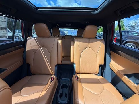 New 2026 Toyota Highlander Platinum image 19