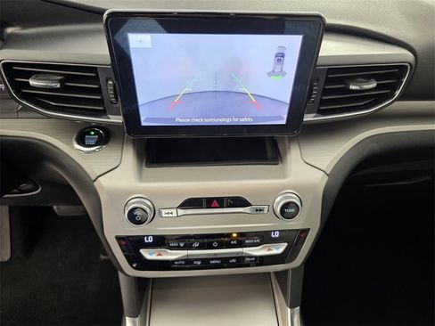 Used 2021 Ford Explorer XLT w/ Equipment Group 202A image 23