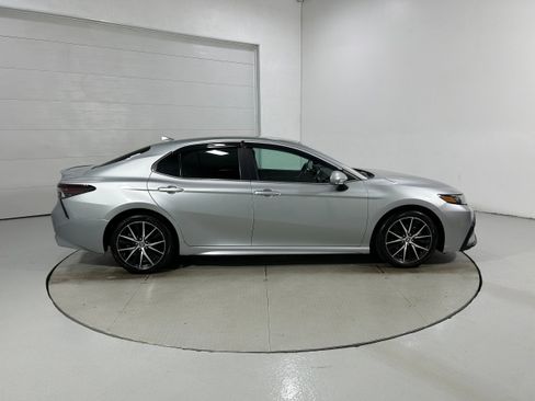Used 2022 Toyota Camry SE AWD/4WD image 32
