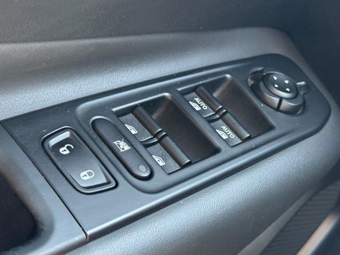 Used 2023 Jeep Renegade Latitude AWD/4WD image 24
