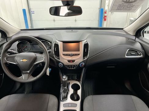 Used 2017 Chevrolet Cruze LS FWD image 13