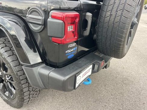 Used 2023 Jeep Wrangler Unlimited Sahara AWD/4WD image 10