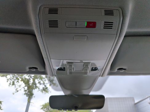 Used 2022 Volkswagen Tiguan SE FWD image 29