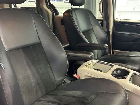 Used 2017 Dodge Grand Caravan SXT image 39