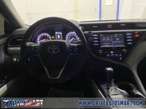 Used 2020 Toyota Camry SE image 14