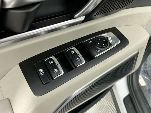 Certified 2025 Kia Telluride S FWD image 16