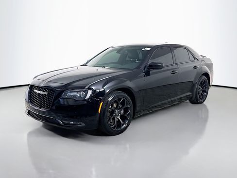 Used 2019 Chrysler 300 S RWD image 4