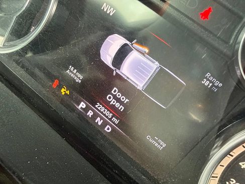 Used 2017 RAM 1500 Laramie w/ Convenience Group AWD/4WD image 7