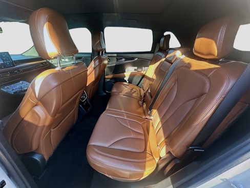 Used 2022 Lincoln Nautilus Reserve w/ Luxury Package image 22