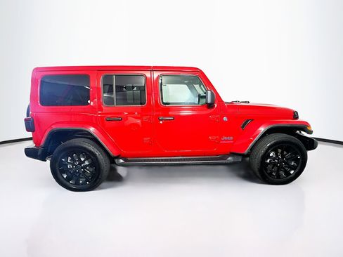 Used 2025 Jeep Wrangler Unlimited Sahara AWD/4WD image 10