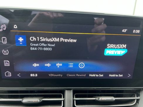 Used 2024 Chevrolet Trax LT w/ Sunroof Package image 28