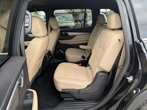 Used 2025 Buick Enclave Preferred w/ Power Package image 27