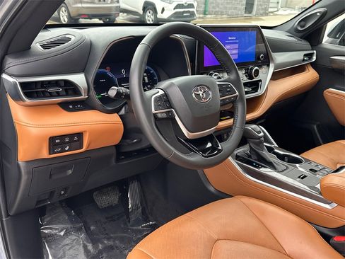 Used 2023 Toyota Highlander Platinum image 22