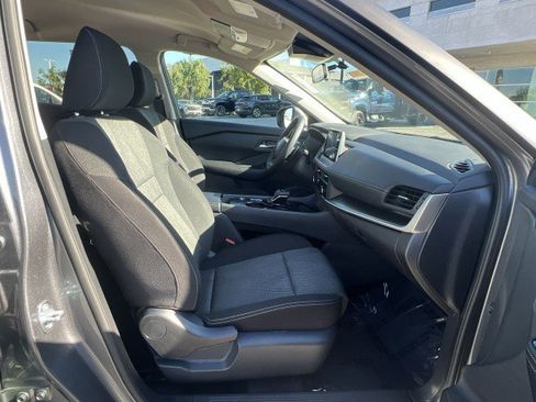 Used 2025 Nissan Rogue SV image 27