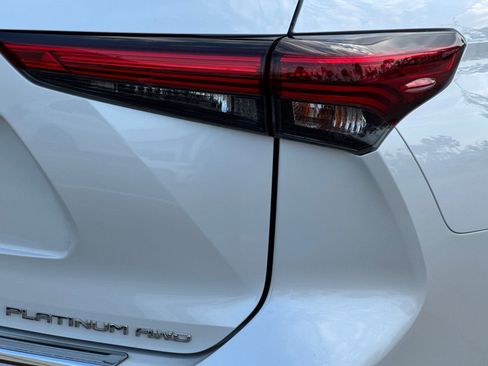 Used 2020 Toyota Highlander Platinum image 28