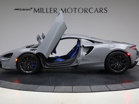 Used 2023 McLaren Artura image 15