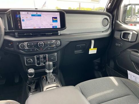 New 2025 Jeep Gladiator Sport image 4