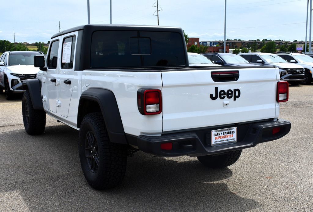 Used 2025 Jeep Gladiator Sport AWD/4WD image 4