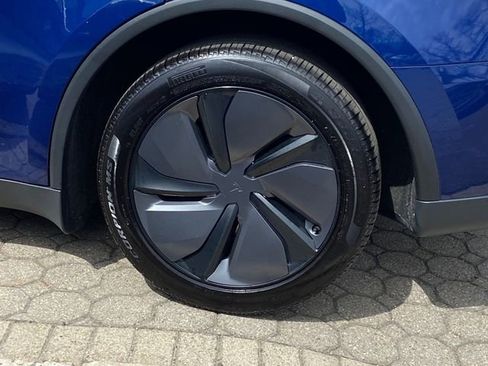 Used 2026 Tesla Model Y 2WD image 10