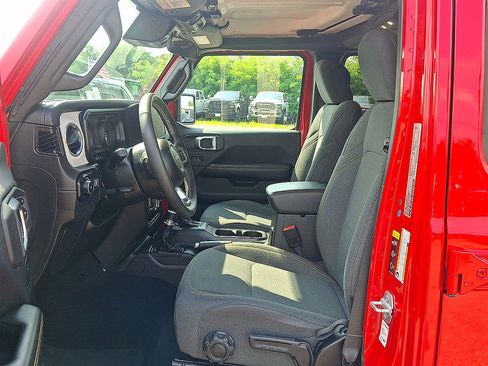 Certified 2025 Jeep Wrangler Unlimited Sahara AWD/4WD image 17