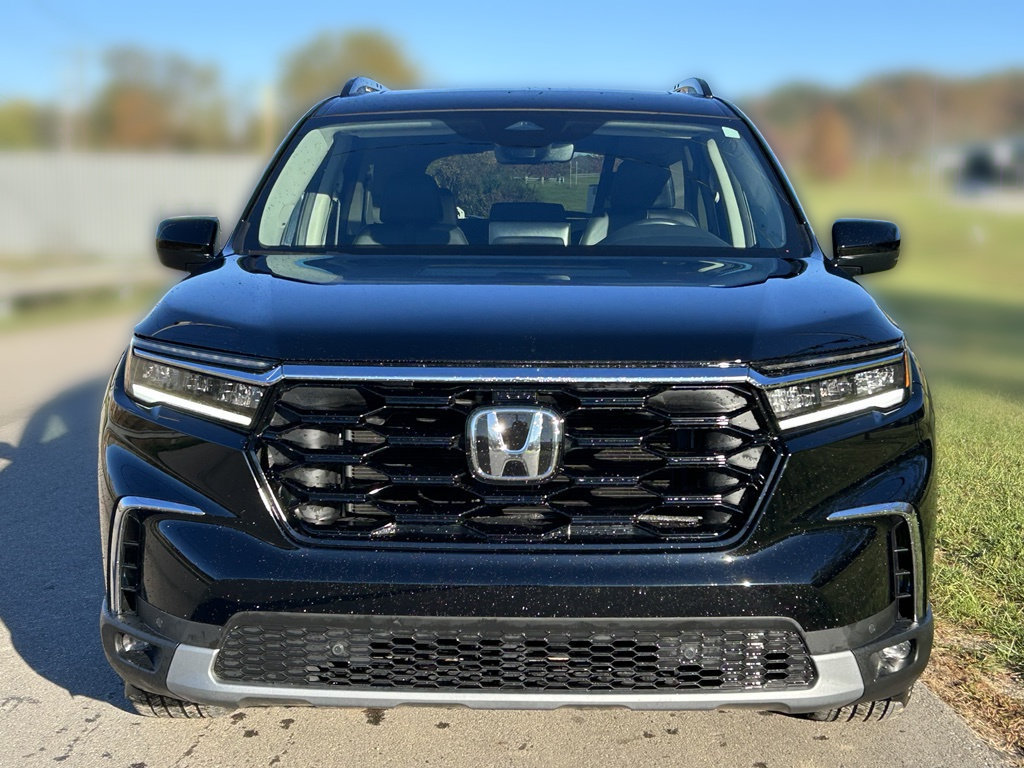Used 2025 Honda Pilot Touring image 2